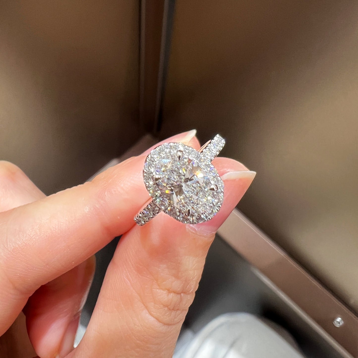 18k Gold Oval Lab-Grown Diamond Engagement Rings