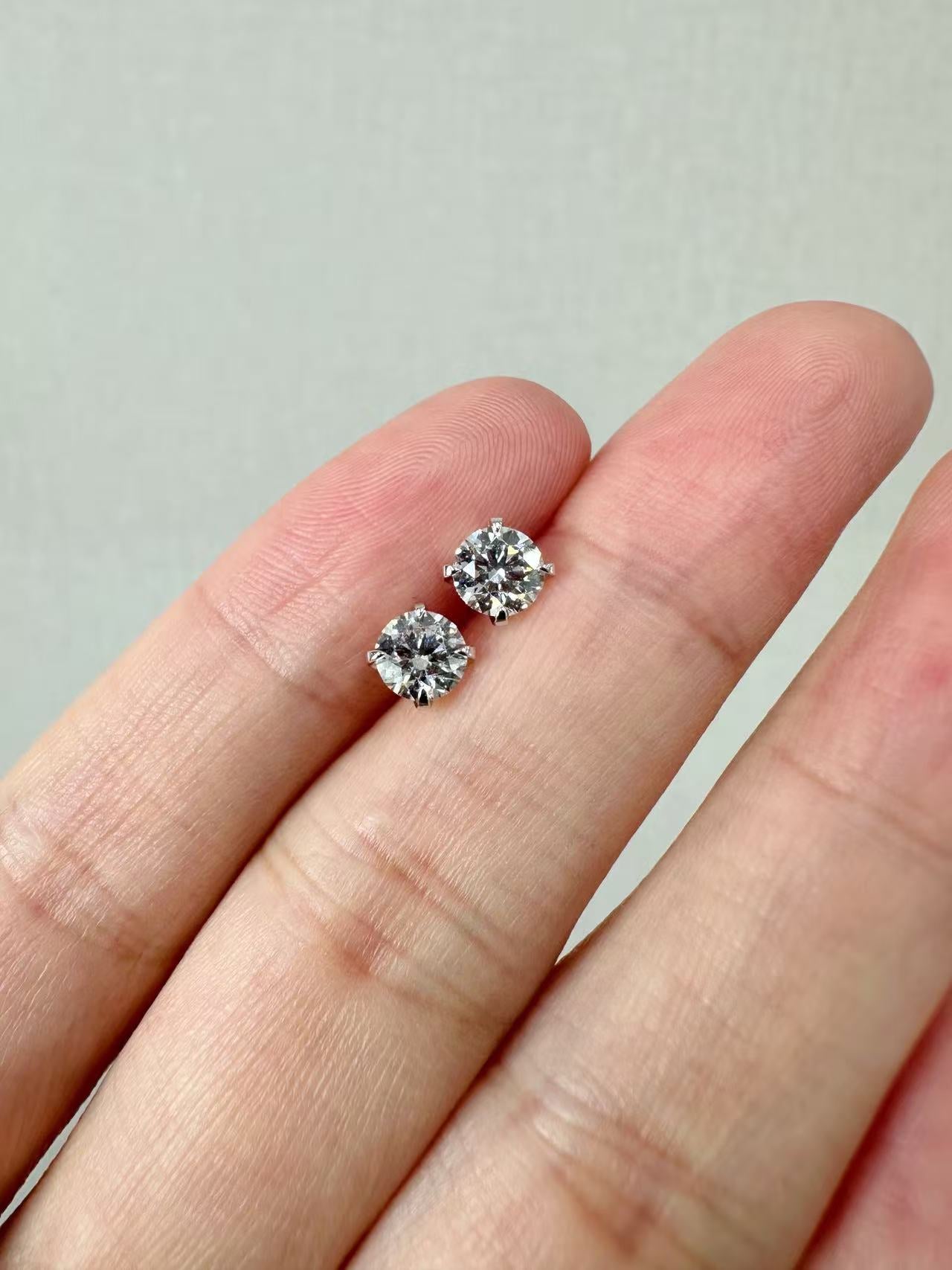 18K Gold Stud Earrings Set With Round Lab Diamonds