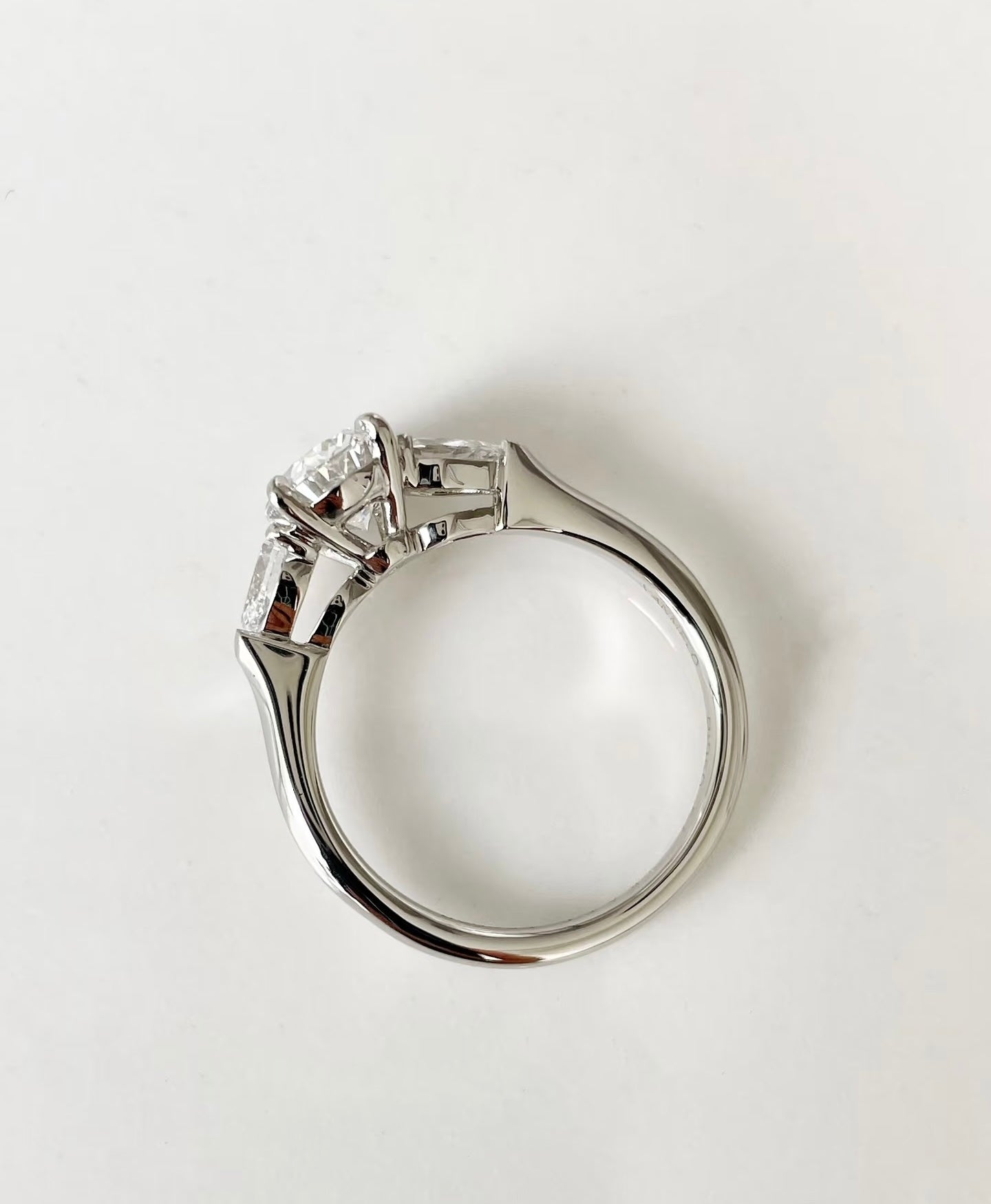 18k Gold 1.5ct Oval Lab-Grown Three stones Diamond Ring