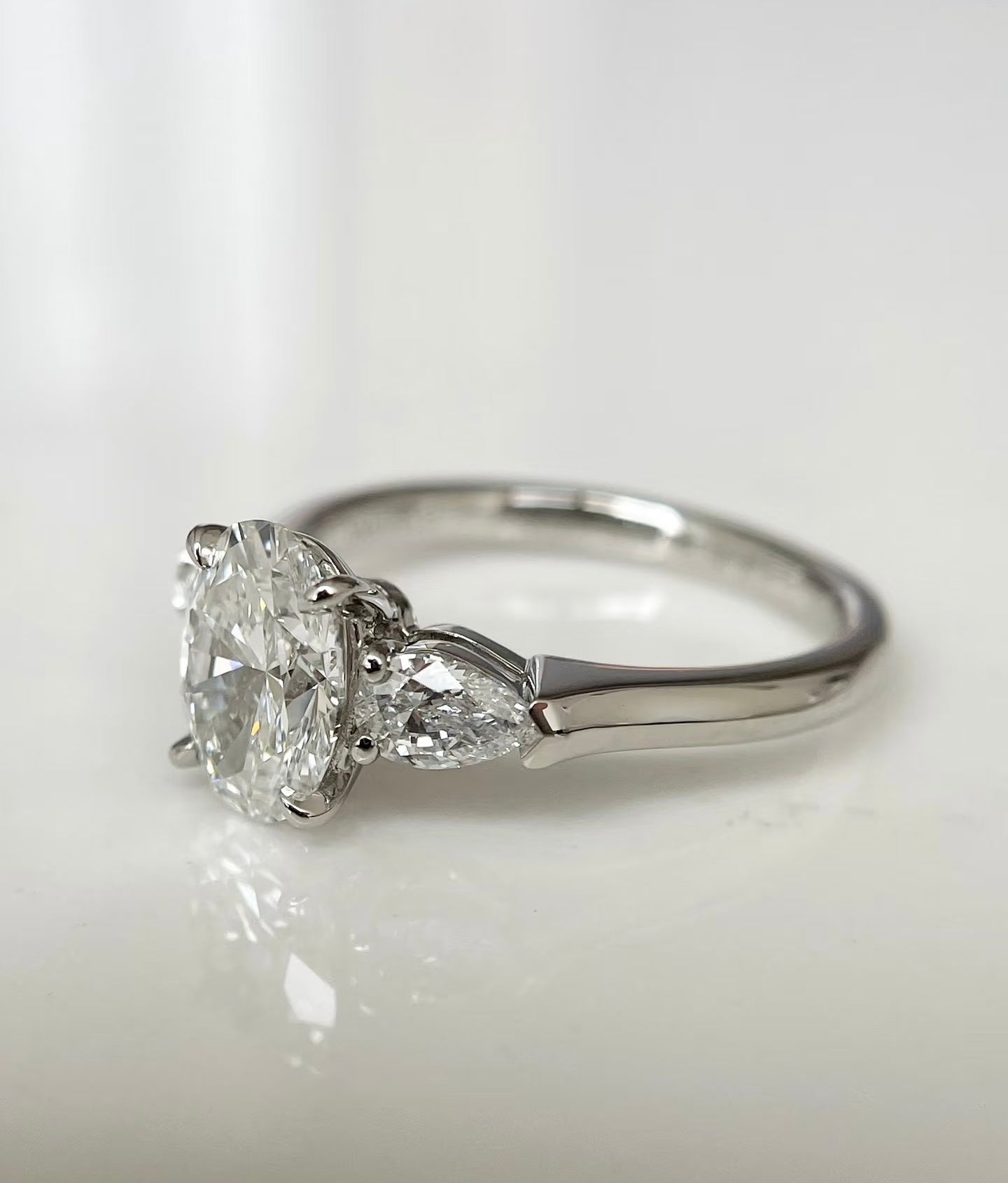 18k Gold 1.5ct Oval Lab-Grown Three stones Diamond Ring