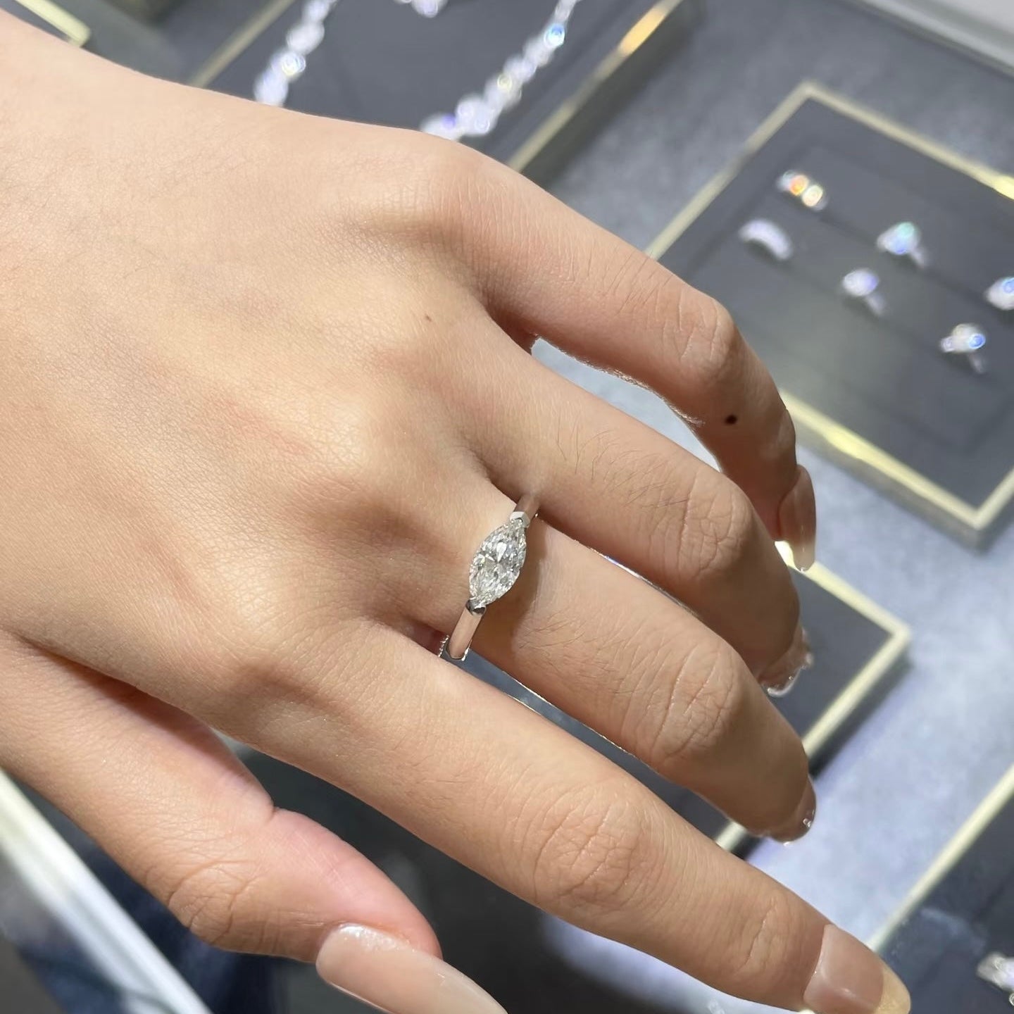 18K Gold 1ct Marquise Lab-Grown Diamond Roma Design Ring