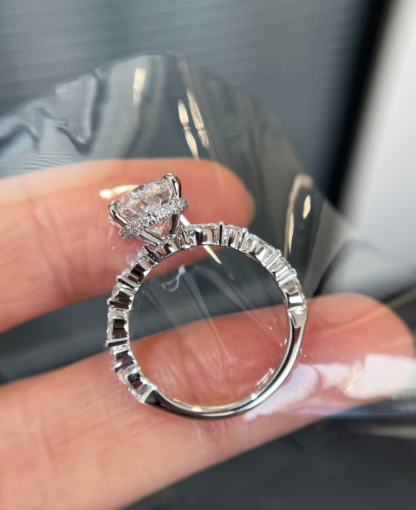 18k Gold 3ct Lab-Grown Oval Diamond Ring