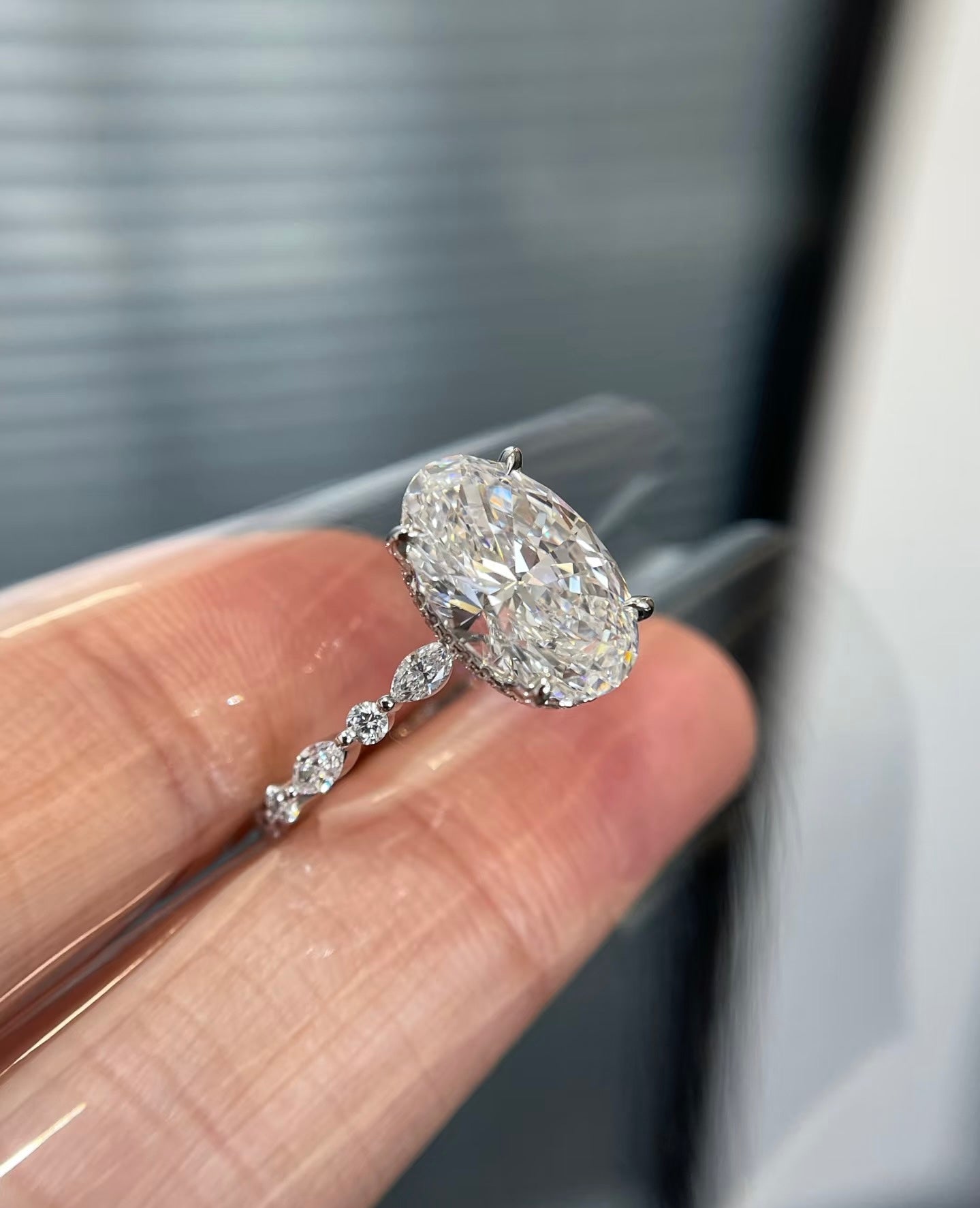 18k Gold 3ct Lab-Grown Oval Diamond Ring