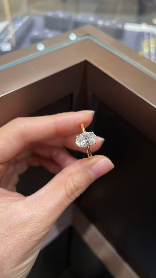 18K Gold Ring Set with 2.05 ct Lab-Grown Oval shape Diamond