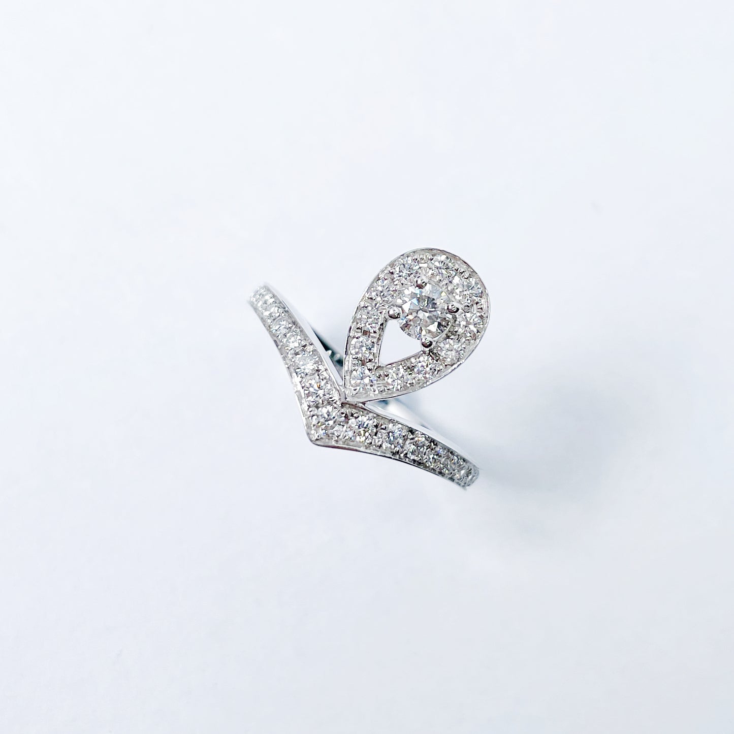 Gleaming Droplet Diamond Ring