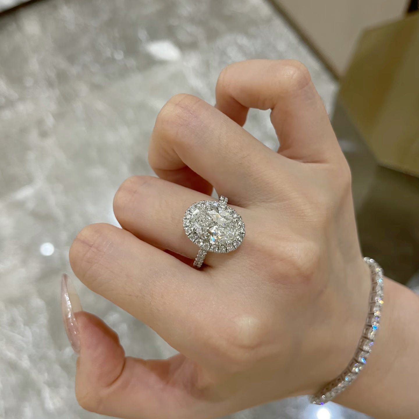 18k Gold Oval Lab-Grown Diamond Engagement Rings