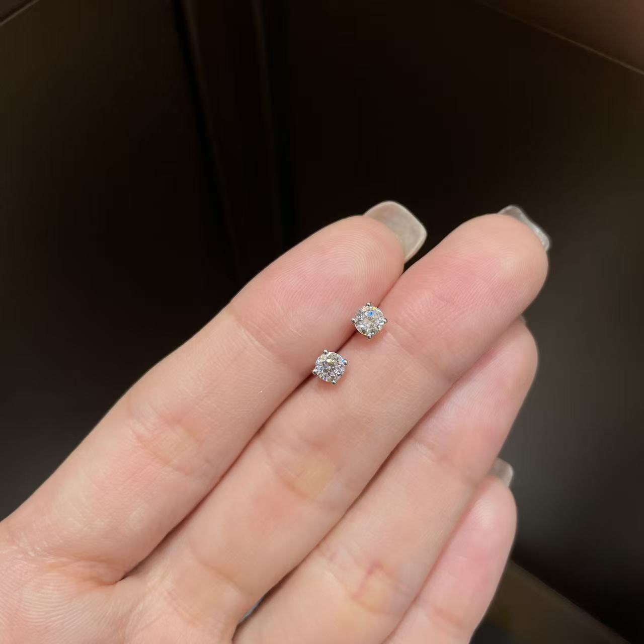 18K White Gold 1ct Four‑Prong Diamond Stud Earrings