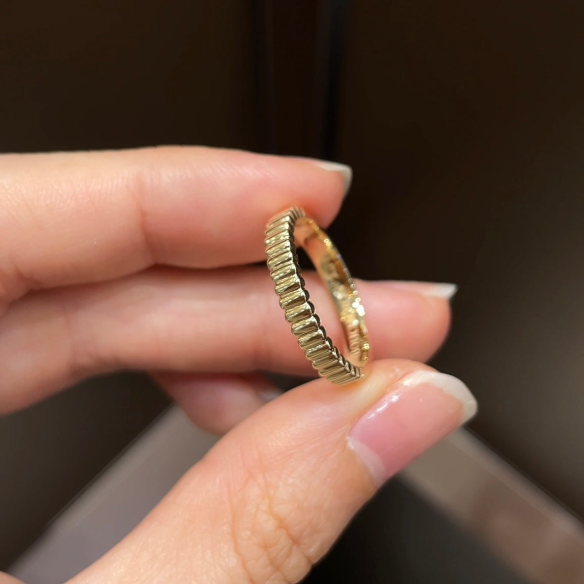 18K Gold Solid Grosgrain Band Ring (3.52g)