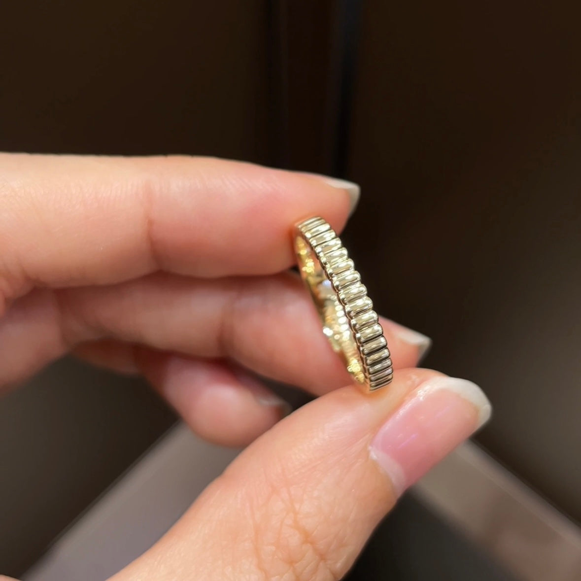 18K Gold Solid Grosgrain Band Ring (3.52g)