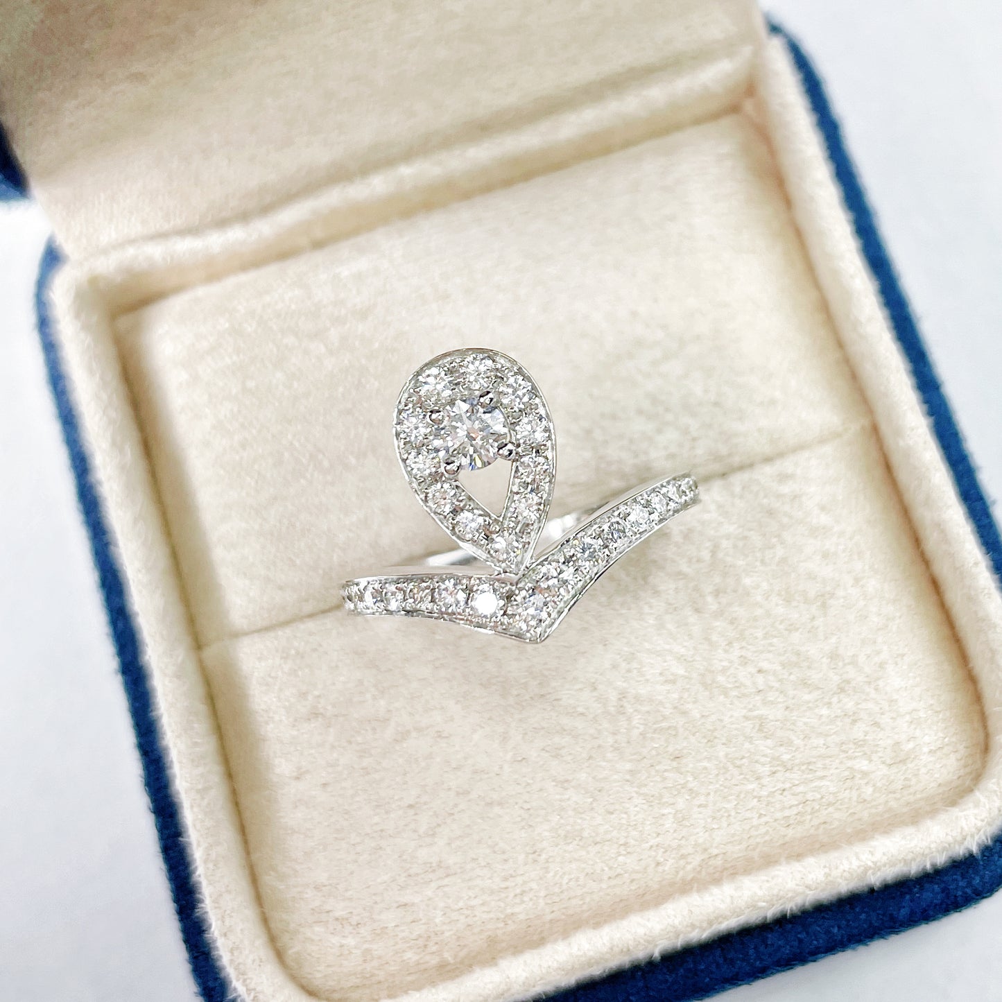 Gleaming Droplet Diamond Ring