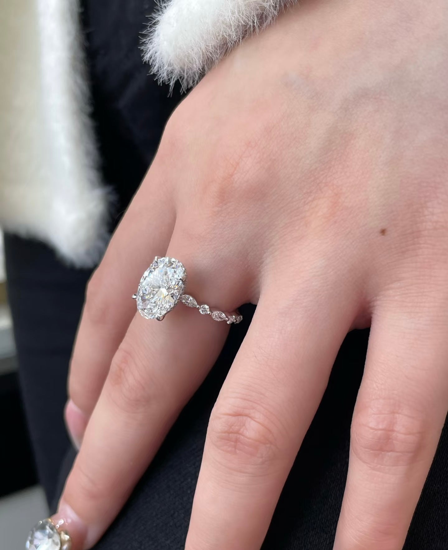 18k Gold 3ct Lab-Grown Oval Diamond Ring